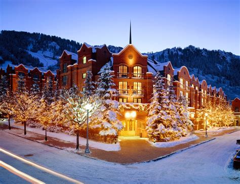 Aspen, Colorado - Beautiful Ski Destination - Tourist Destinations