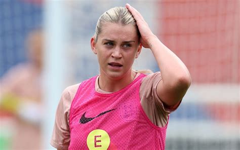 England striker Alessia Russo: My low point with food – I wasn't strong enough to compete