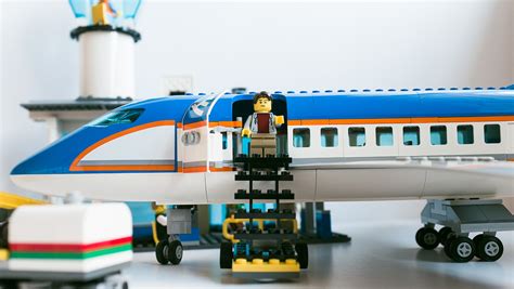 Geek Review: LEGO City Airport Passenger Terminal 60104 | Geek Culture