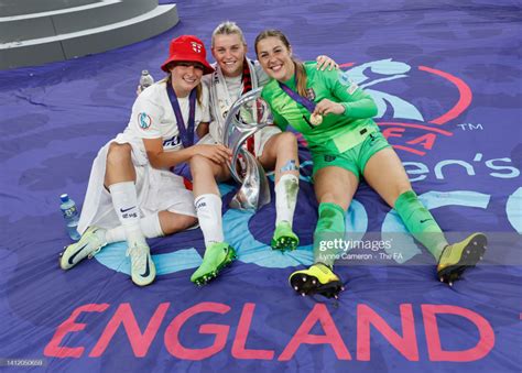 Ella Toone, Alessia Russo and Mary Earps of England celebrate with... | England ladies football ...