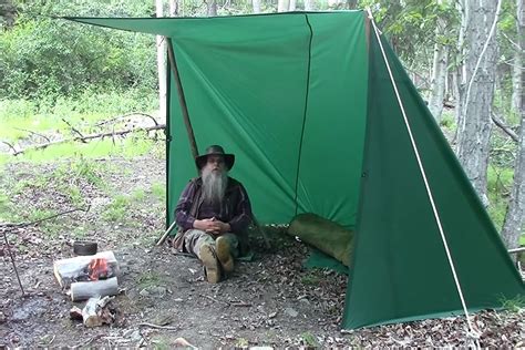 Video: Constructing an Easy Square Tarp Shelter | RECOIL OFFGRID | Bushcraft shelter, Tarp ...