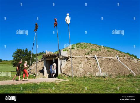 Mandan villages hi-res stock photography and images - Alamy