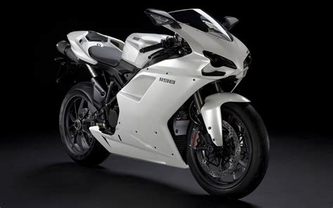 White Motorcycle Wallpapers - Top Free White Motorcycle Backgrounds - WallpaperAccess