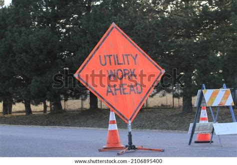 Utility Work Ahead Sign Highway North Stock Photo 2106895400 | Shutterstock