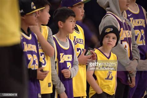 Lakers Fans Staples Center Photos and Premium High Res Pictures - Getty Images