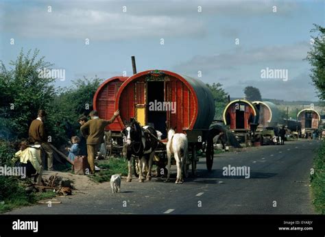 Ireland gypsy caravan hi-res stock photography and images - Alamy