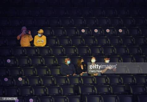 Lakers Fans Staples Center Photos and Premium High Res Pictures - Getty Images