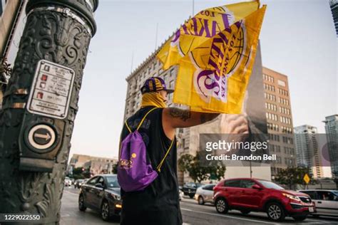 Lakers Fans Staples Center Photos and Premium High Res Pictures - Getty Images