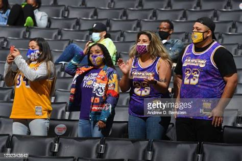 Lakers Fans Staples Center Photos and Premium High Res Pictures - Getty Images