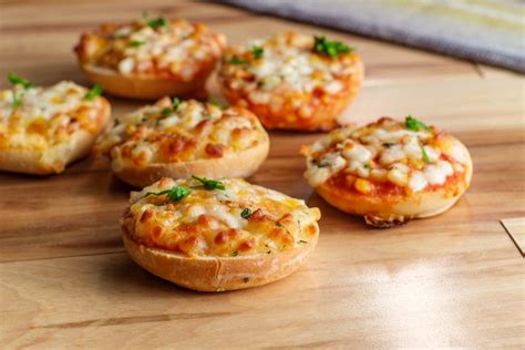 Mini Pizza Bagels Recipe – Recipe Books – Recipes for All Levels of Cooking