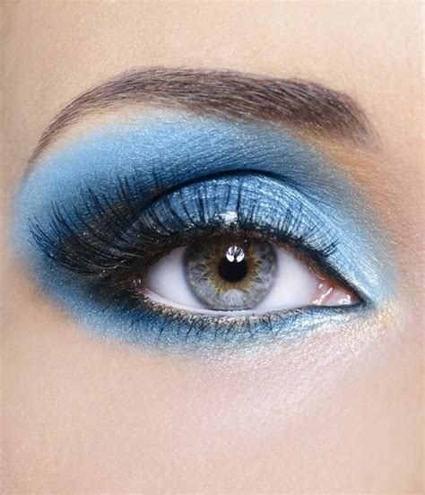 Blue Eyeshadow Makeup 🐳 - Musely