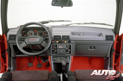 Peugeot-205-GTi-interior_1984