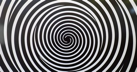 Moving hypnotic spiral, optical illusion 28578897 Stock Video at Vecteezy