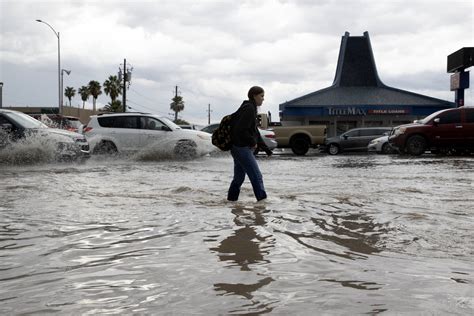 Las Vegas roads flood following heavy monsoon storm — PHOTOS | Las Vegas Weather | Local