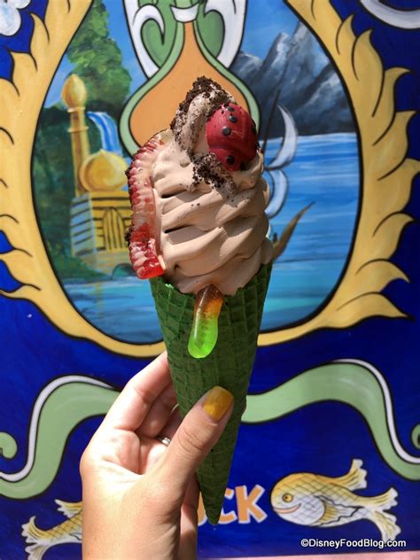 Review! The Lion King Snacks in Animal Kingdom: Bugs 'n Grubs Waffle Cone | the disney food blog