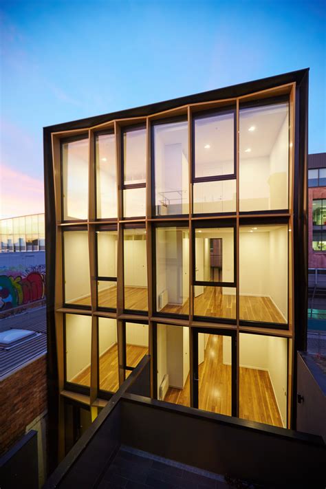 Apartment Building / DROO | ArchDaily