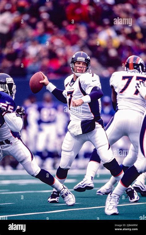 John Elway, Denver Broncos quarterback in 1998 Stock Photo - Alamy