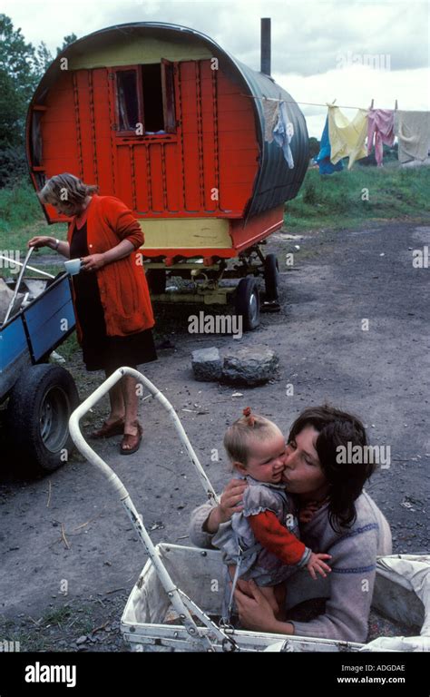 Tradition gypsy family in their horse drawn caravan Southern Ireland Stock Photo: 2477485 - Alamy