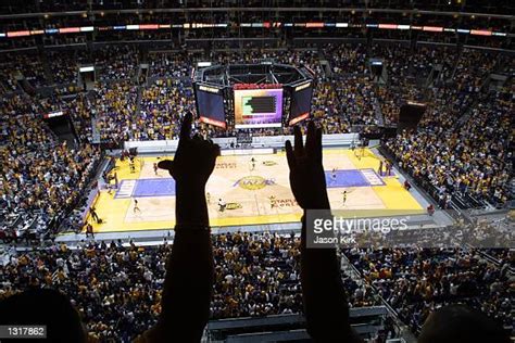 Lakers Fans Staples Center Photos and Premium High Res Pictures - Getty Images