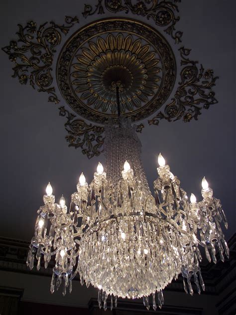 File:Dublin Castle Drawing Room chandelier.jpg