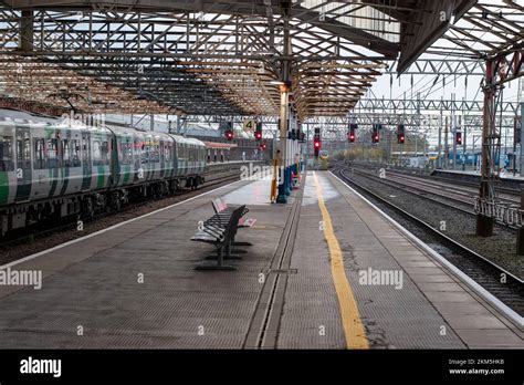 Crewe railway station train station Cheshire England UK Stock Photo - Alamy