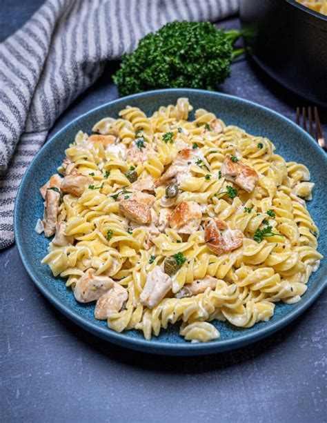 Creamy Chicken Pasta with Creme Fraiche and Capers – Skinny Spatula