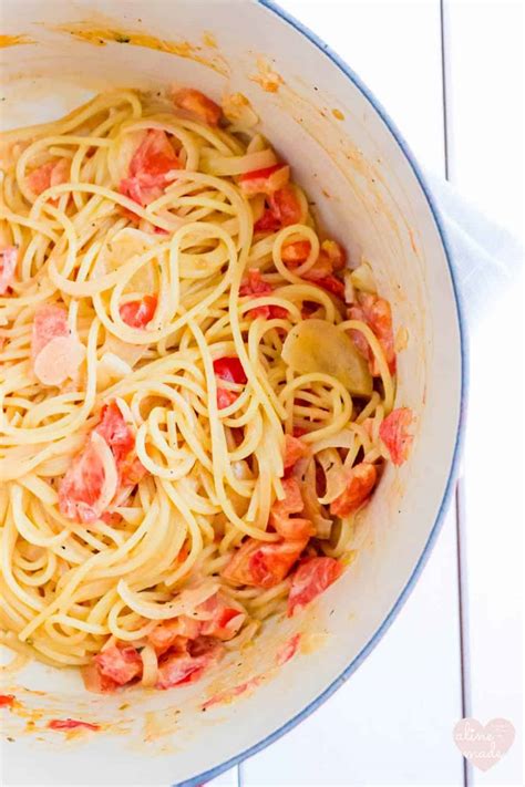 Spaghetti with Tomato Creme Fraiche Sauce | Aline Made