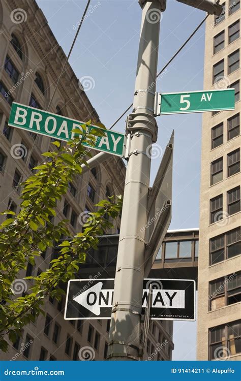 New York - Street Sign editorial photo. Image of street - 91414211