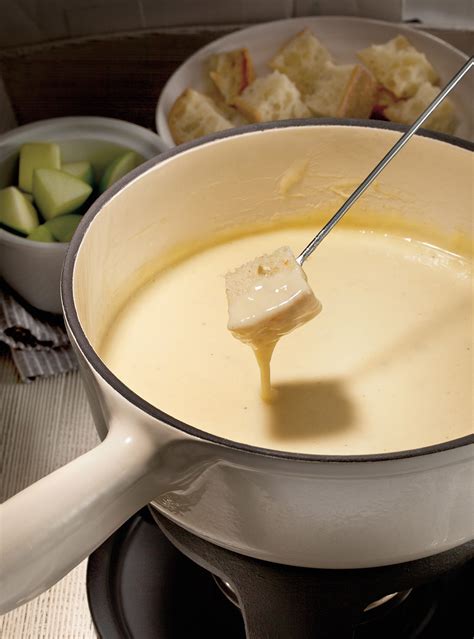 Swiss Cheese Fondue (The Best) | RICARDO