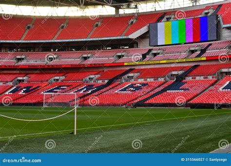 Maintenance Work at Wembley Football Stadium Editorial Photography - Image of construction ...