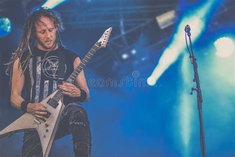 DevilDriver, Dez Fafara Live in Concert 2017, Heavy Metal Editorial Image - Image of member ...