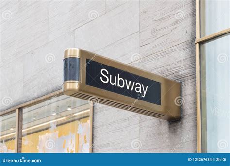 New York City subway sign editorial stock image. Image of grunge - 124267634