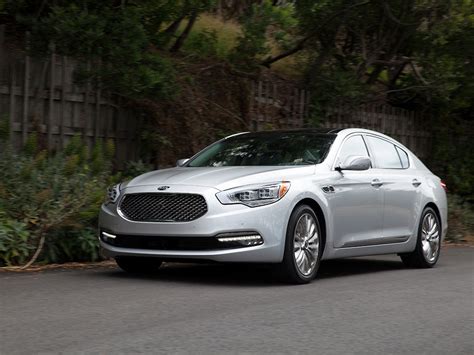 Review: Kia's Luxury Sedan Takes Aim at BMW—And Misses | WIRED