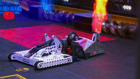 It's Robot Fighting Time! | BattleBots | Discovery