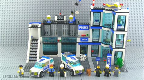 JANGBRiCKS LEGO reviews & MOCs: LEGO City Police Station 7498 review!