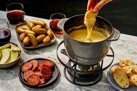 Classic Swiss Cheese Fondue Recipe