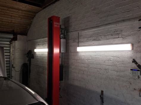 5 Best Garage Lights 2018 [LED Workshop Lighting Ideas]