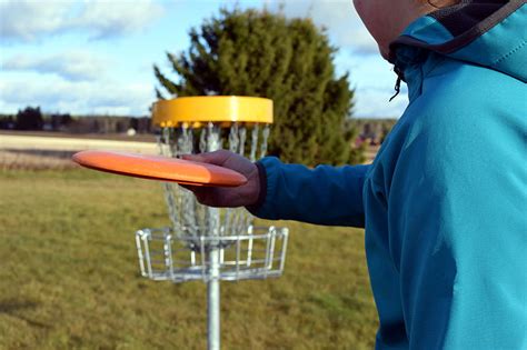 Enjoy Frisbee Golf Anywhere With A Portable Disc Golf Basket - Gaming Weekender