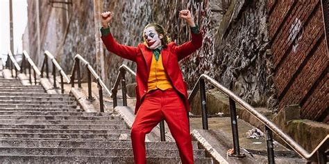 Lucky Fan Witnessed Joaquin Phoenix’s Joker Stair Dance Scene in Real Time