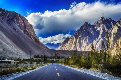 Hunza Valley a very Beautiful Place of Pakistan ( Beautiful Nature Views)