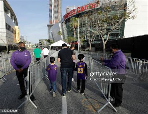 Lakers Fans Staples Center Photos and Premium High Res Pictures - Getty Images