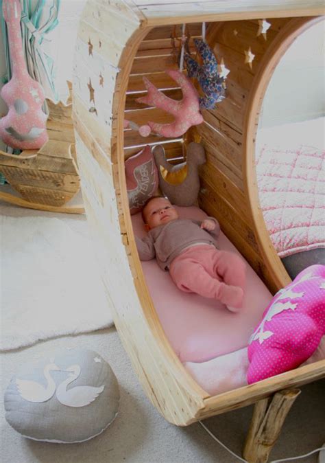 diy-moon-cradle-pallet-project-for-baby-beds – HomeMydesign