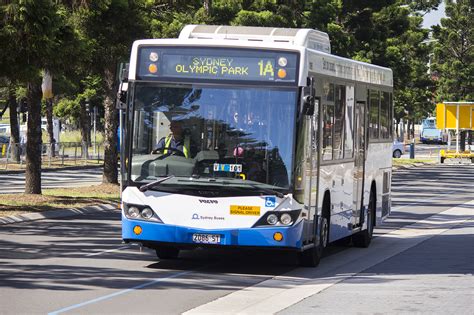 File:Sydney Buses (2086 ST) Custom Coaches 'CB60' Evo II bodied Volvo B12BLE Euro 5 on Olympic ...