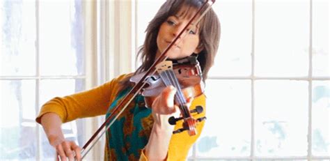 lindsey stirling playing violin animated gif image | Lindsey stirling, Best violinist, Kathleen