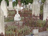 Image of graves and crypt | CreepyHalloweenImages