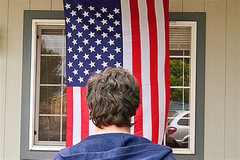 How to Hang an American Flag Vertically | Our Everyday Life