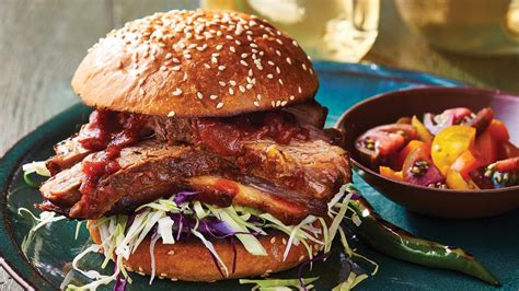 Beef Brisket Burger with Bourbon Chipotle – Recipe - Recipe Unilever Food Solutions