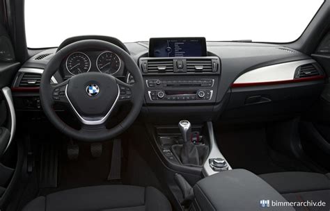 Model Archive for BMW models · BMW 118i - Sport Line - Interieur · bmwarchive.org