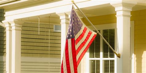 How to Hang an American Flag - WSJ