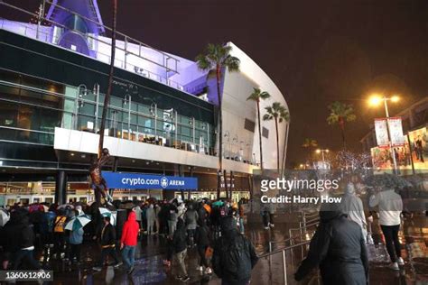 3,493 Lakers Fans Staples Center Stock Photos, High-Res Pictures, and Images - Getty Images